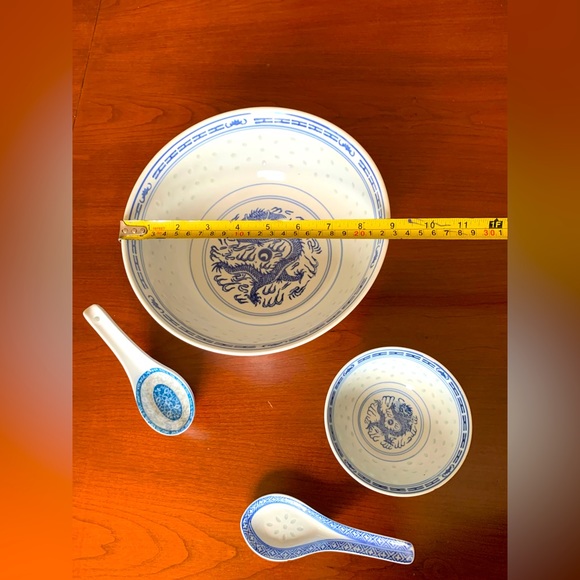 Chinese porcelain blue & white dragon pattern 9” serving bowl 6” plates & spoons - Picture 2 of 11